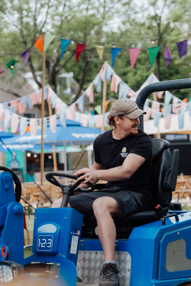 Bureau Beun als Podiumbouwers tijdens een evenement